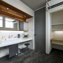 工務店、住宅展示場、家づくり、建築家、設計事務所、おしゃれ住宅、オシャレ住宅、デザイン建築、注文住宅、岡山工務店、意匠堂、新築、店舗設計、完成見学会、工務店、デザイナーズ住宅、岡山一級建築士事務所、倉敷、倉敷工務店、倉敷設計事務所、新築住宅、新築注文住宅、注文住宅、店舗併用住宅、平屋、コートハウス、高性能住宅、高気密高断熱、ローコスト住宅 トイレ/洗面のデザイン|年間11棟限定。岡山・倉敷で工務店が“作品”として叶えるおしゃれな注文住宅|岡山・倉敷でおしゃれな注文住宅を手がける工務店【意匠堂】