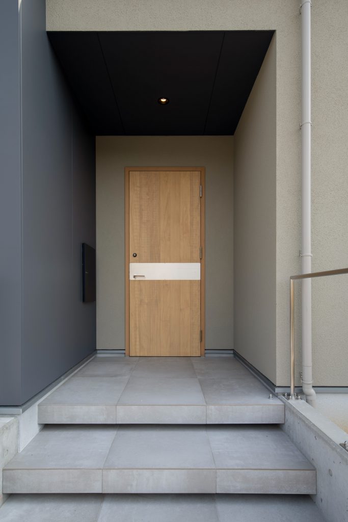 オーダーメイドでテイストを合わせられる造作ドア｜岡山・倉敷でおしゃれな注文住宅を手がける工務店【意匠堂】