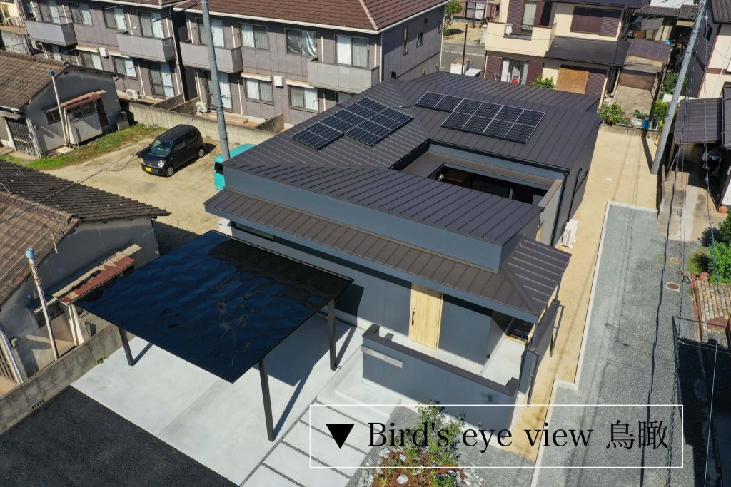 プラグマティズムの家の鳥瞰｜外観から太陽光を見せない傾斜を工夫｜岡山・倉敷でおしゃれな注文住宅を手がける工務店【意匠堂】