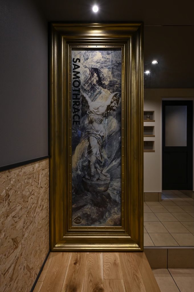 意匠堂制作の絵画風隠し扉｜岡山・倉敷でおしゃれな注文住宅を手がける工務店【意匠堂】