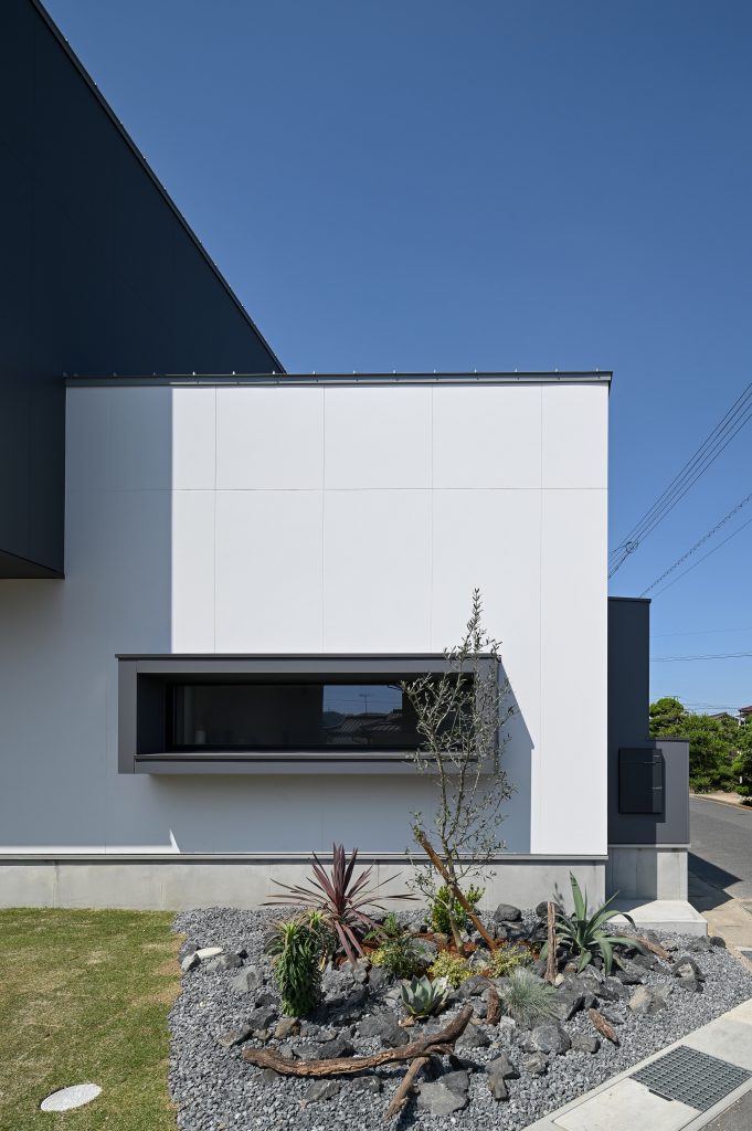 手入れの少ないドライガーデン｜彩を添える坪庭｜岡山・倉敷でおしゃれな注文住宅を手がける工務店【意匠堂】